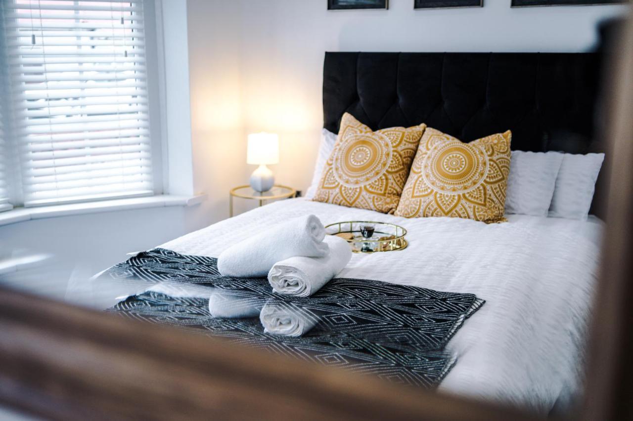 Only Family Groups - Pets Stay For Free - Sleeps 8 - Sofabed Blackpool Eksteriør billede