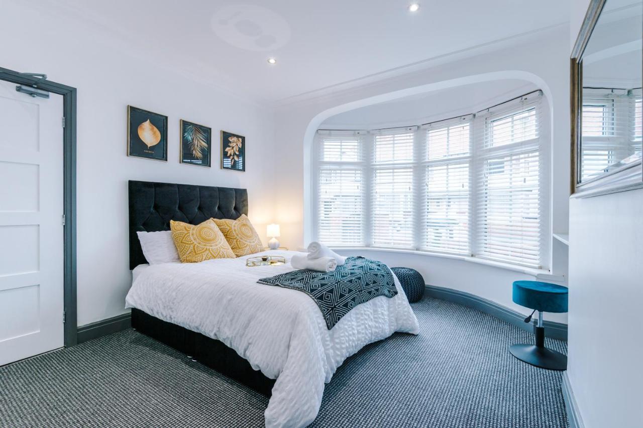 Only Family Groups - Pets Stay For Free - Sleeps 8 - Sofabed Blackpool Eksteriør billede