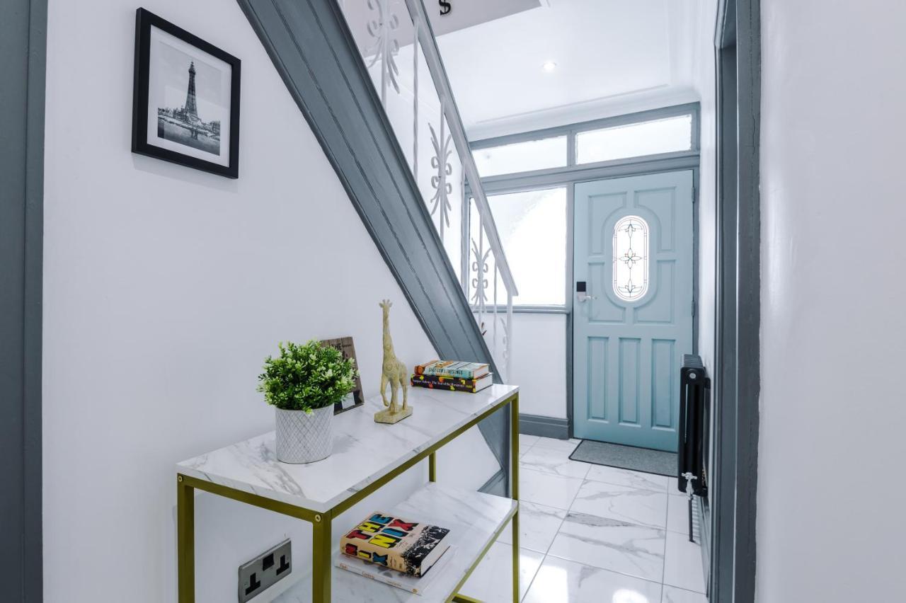 Only Family Groups - Pets Stay For Free - Sleeps 8 - Sofabed Blackpool Eksteriør billede
