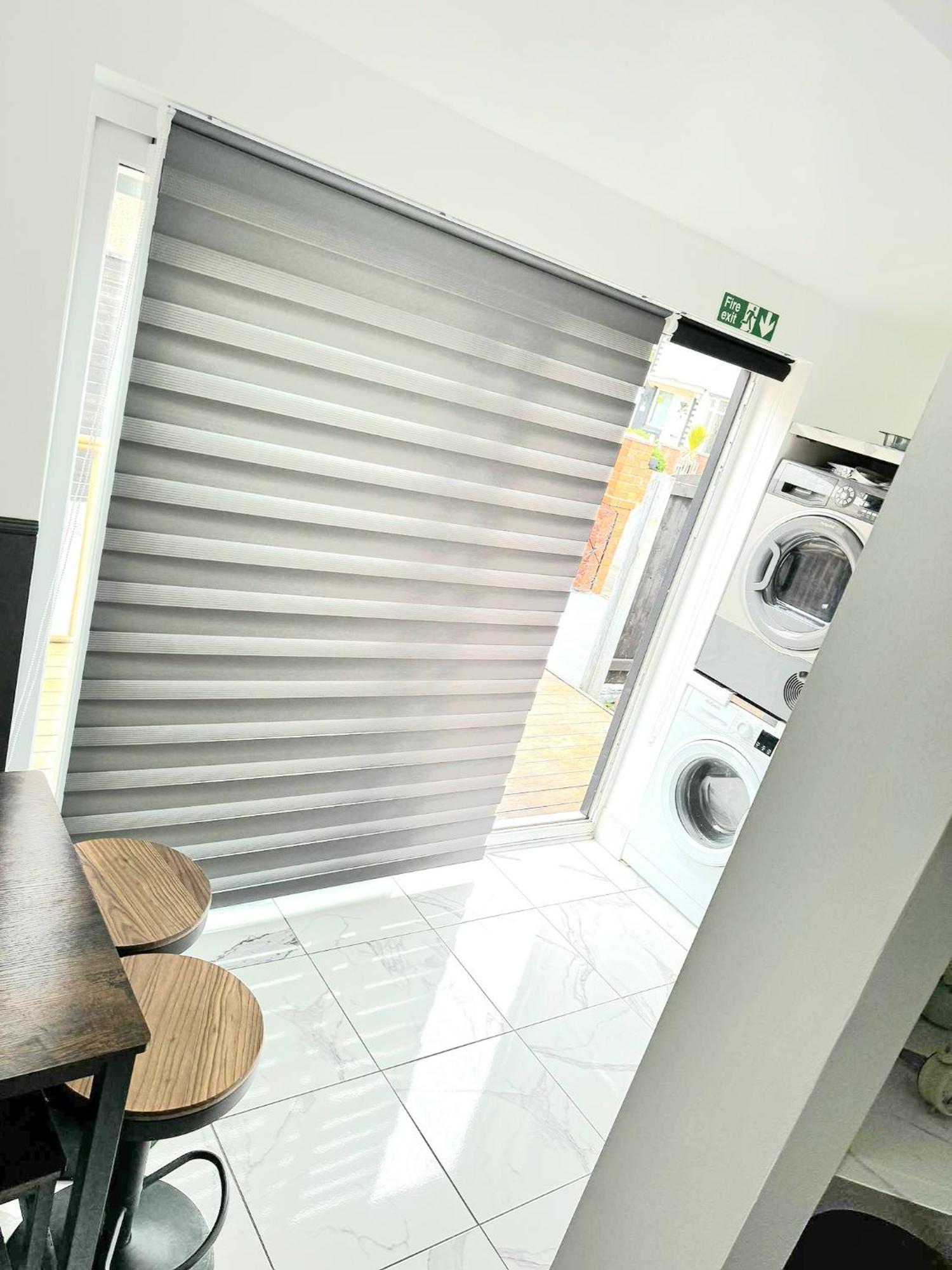 Only Family Groups - Pets Stay For Free - Sleeps 8 - Sofabed Blackpool Eksteriør billede